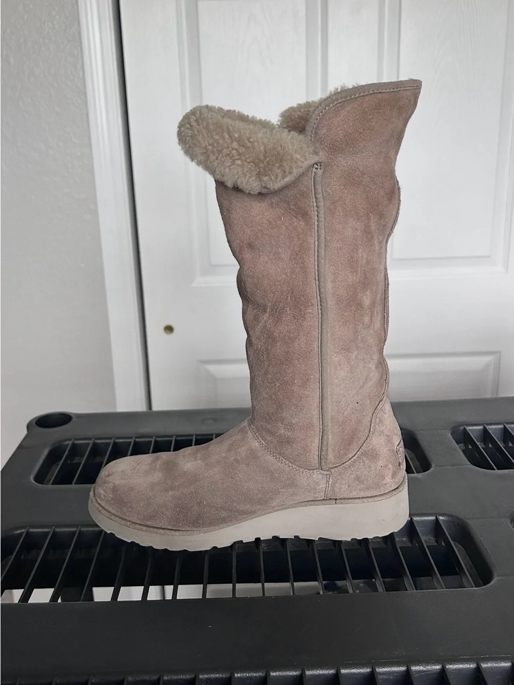 UGG Women’s Tall Suede Shearling Lined Taupe Beige Boots Size 8